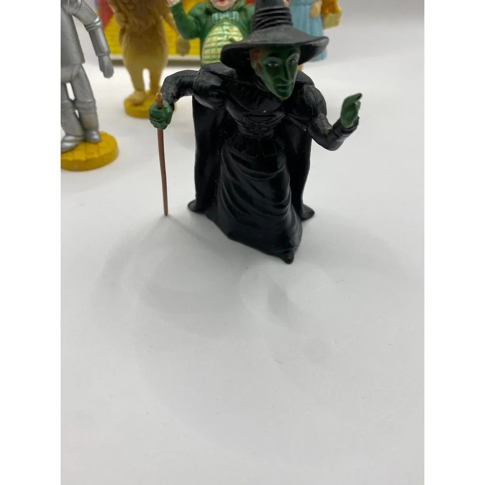 Vintage Wizard of Oz VHS Tape‎ Figurine Set Dorothy Tin Man Scarecrow & More